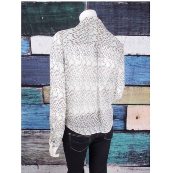 💕spring bebe chiffon twist hem blouse 👚 - Picture 2 of 6